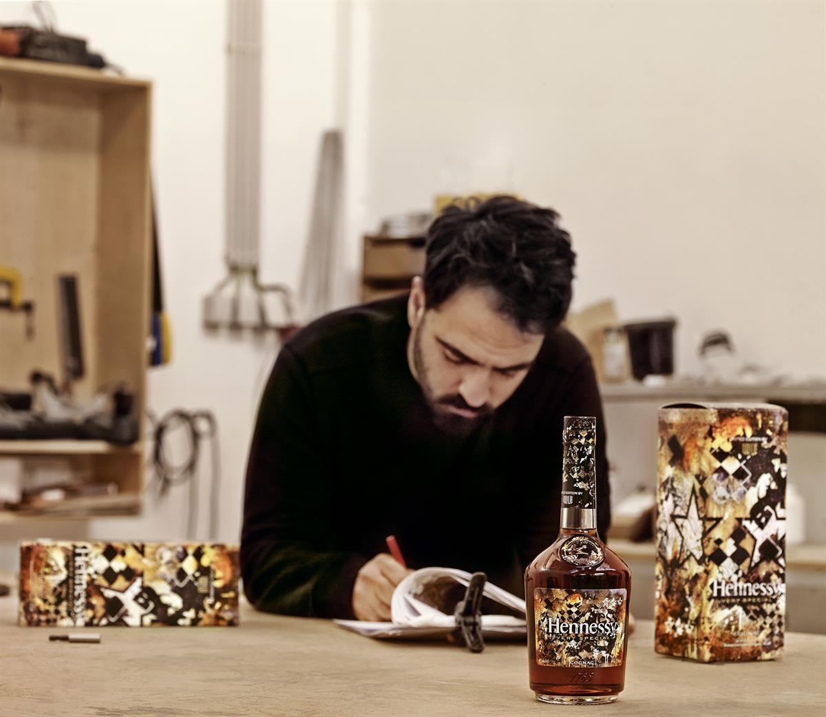 04 Hennessy_VS_Limited_Edition_by_Vhils