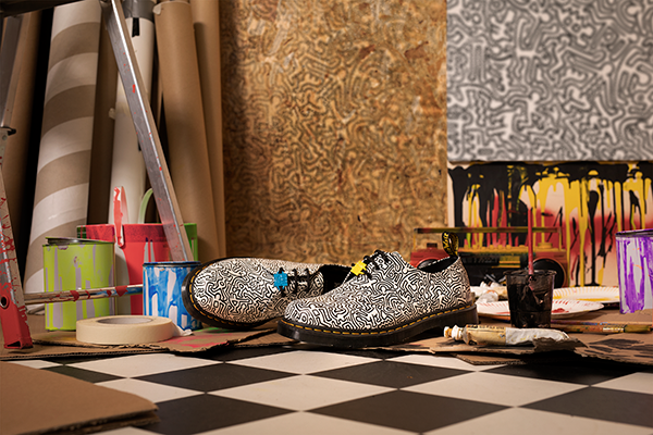HUMANIC Dr. Martens x Keith Haring kein download