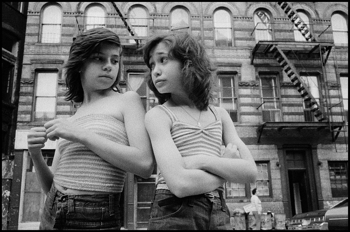 Susan Meiselas_Dee and Lisa on Mott Street. Little Italy, New York City, USA, 1976_C_Susan Meiselas_Magnum Photos