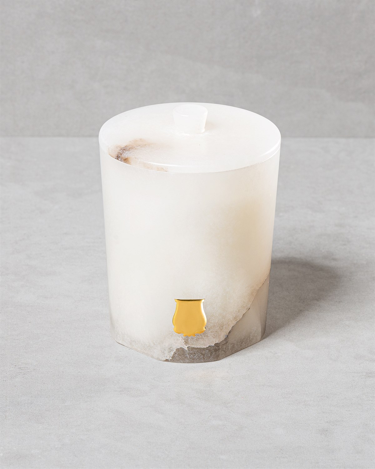TRUDON - Les Albâtres - Classic candle with topper - grey background
