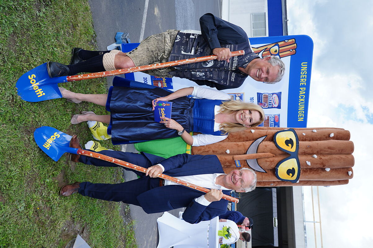 GF Markus Marek mit Johanna Setzer und Bürgermeister Josef Ober