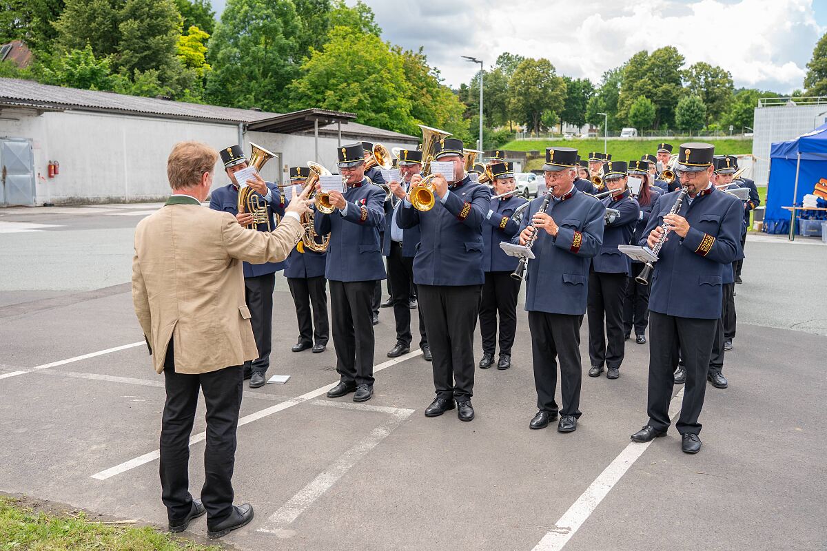 Dieter Schickbichler dirigiert die Musikkapelle Feldbach beim Soletti Marsch