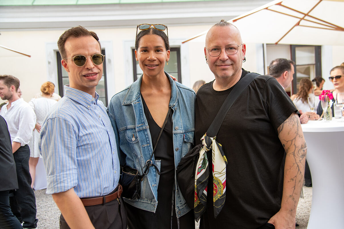 Raphael Massaro alias Tamara MascaraDrag Queen, DJane & Fashion Designer, Rebecca HornerSolotänzerin der Wiener Staatsoper, Jürgen Christian HoerlDesigner