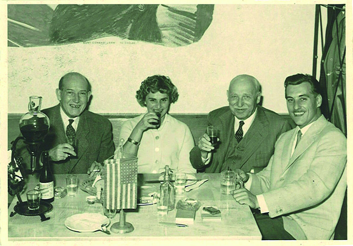Gruenderfoto_vlnr_Hr Howard Morse Kelly, Fr Kelly, unbekannt, Herbert Rast.jpeg