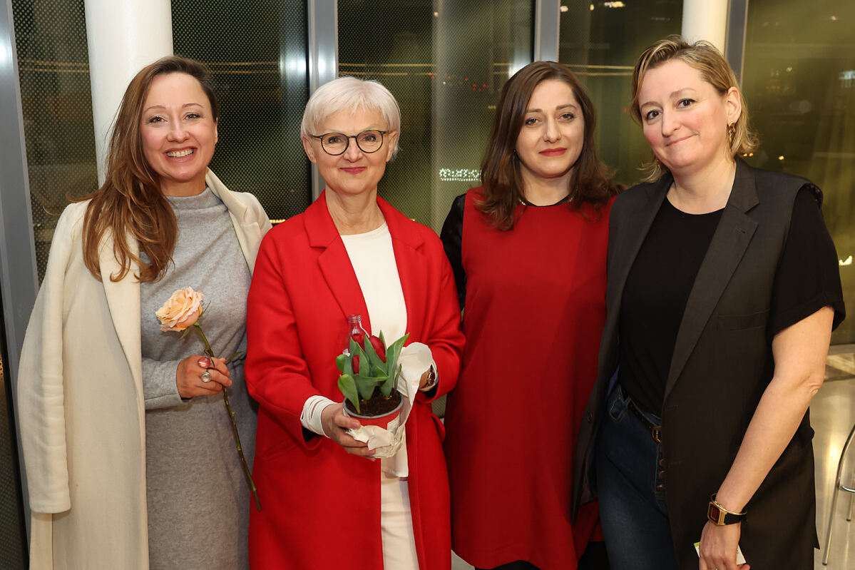 Elwira Burdzy, Maria Rösslhumer, Anetę Stevanova, Pia Hofmann