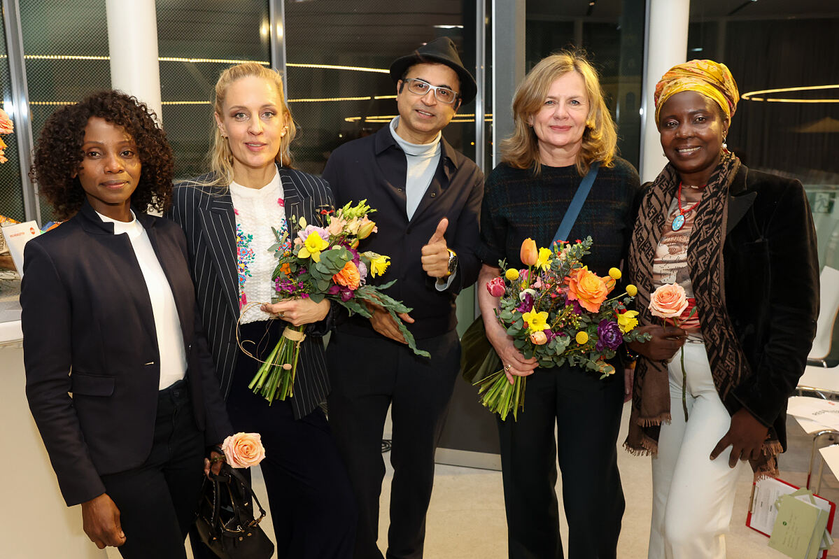 Thruphena Schatten,Lilian Klebow, Sandeep Kumar, Bettina Leidl, Grace Yoka