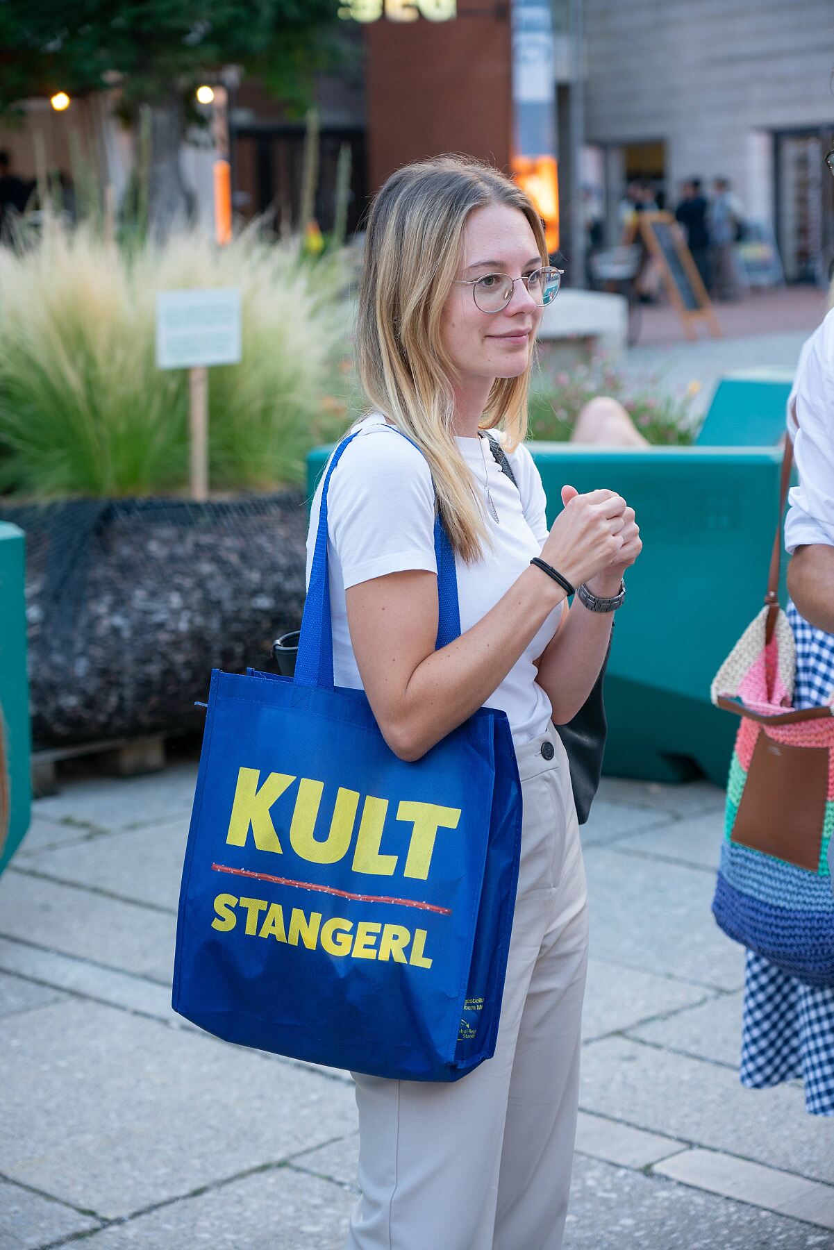 Gäste mit Kultstangerl-Sackerl