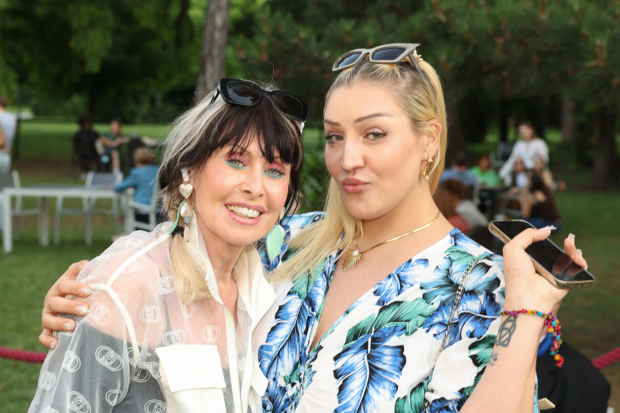 Brigitte Chmelar und Lucienne Emily Lücke