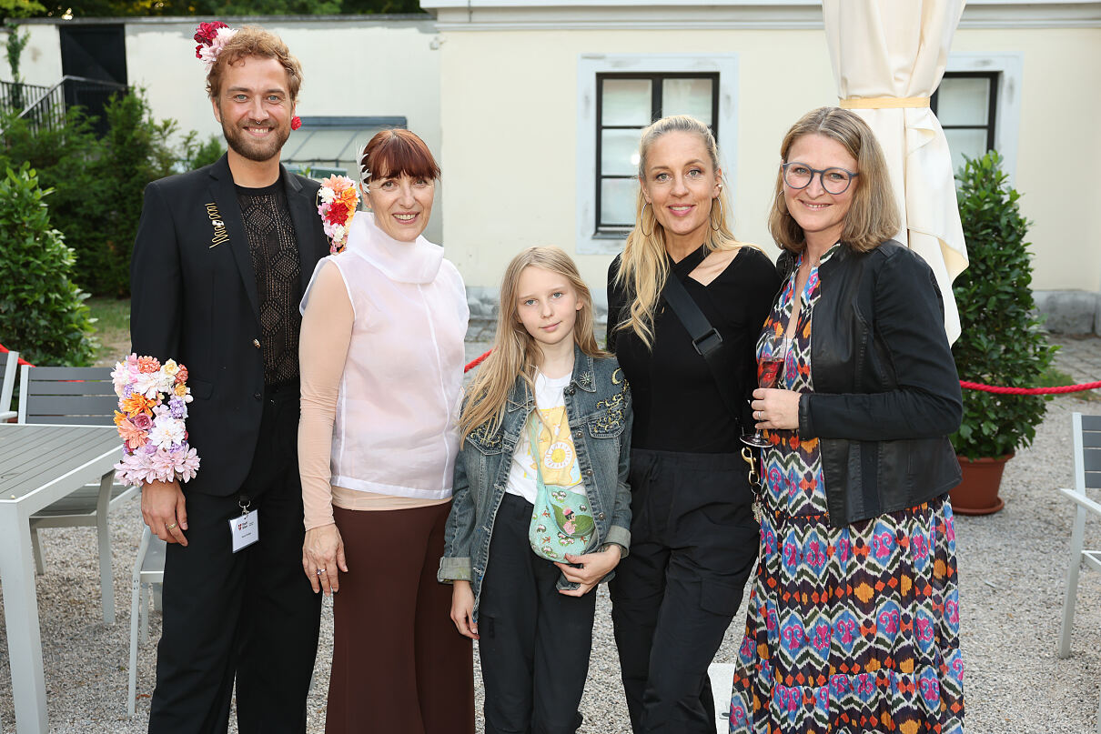 Kevin Knabe, Monika Kycelt, Charly, Lilian Klebow und Martina Zupanc Oberdorfer