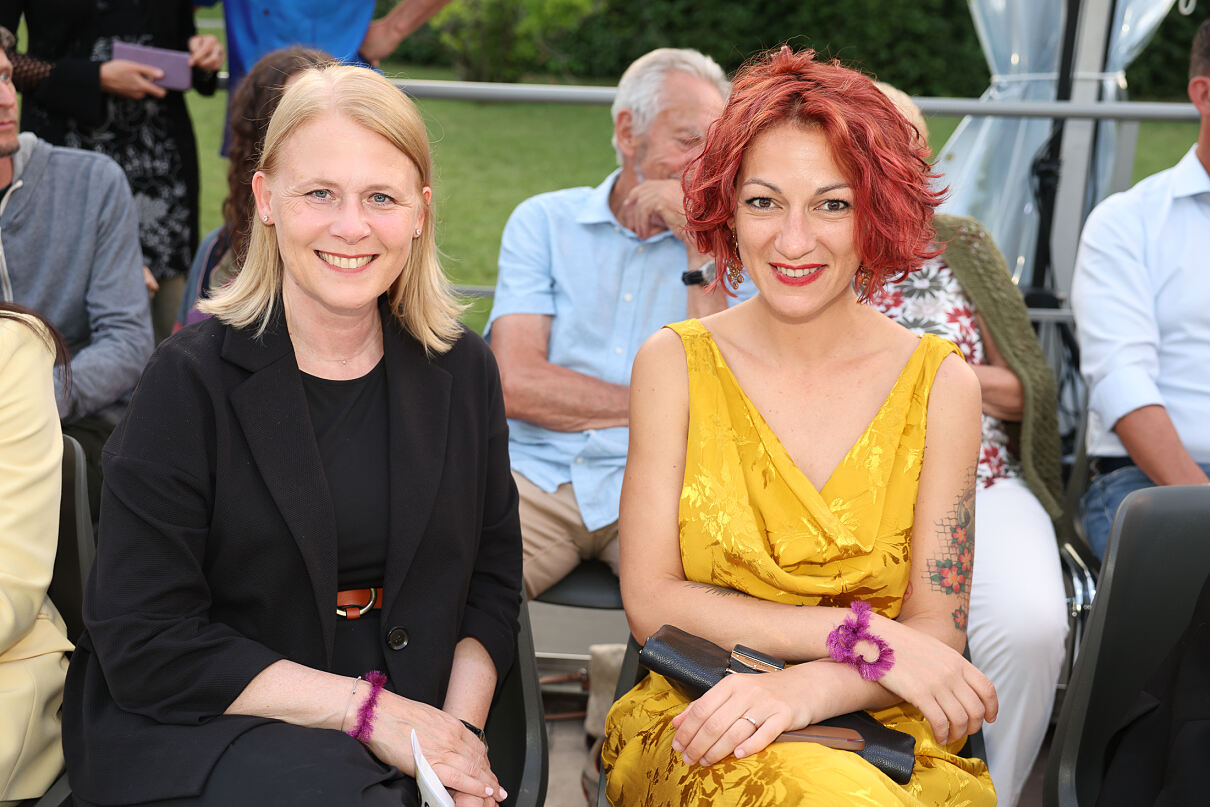 Simone Wohinz und Maria Radutu