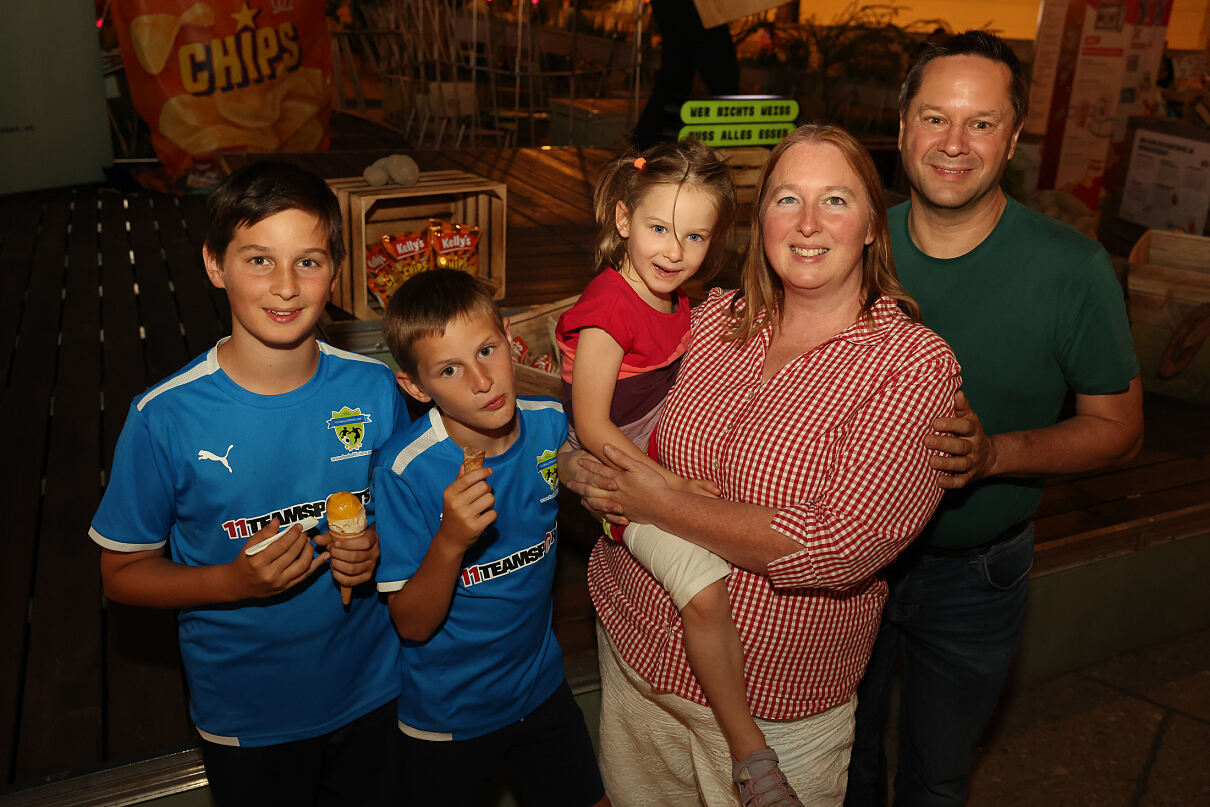 Anita Kamptner mit Familie